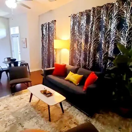 Music Row W Free Parking Apartment