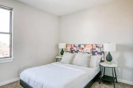 Two Cozysuites Bold Music Row In *
