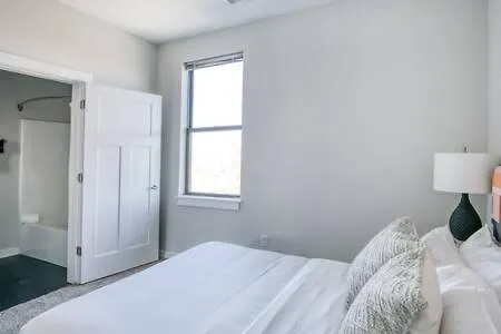 Apartment Two Cozysuites Bold Music Row In