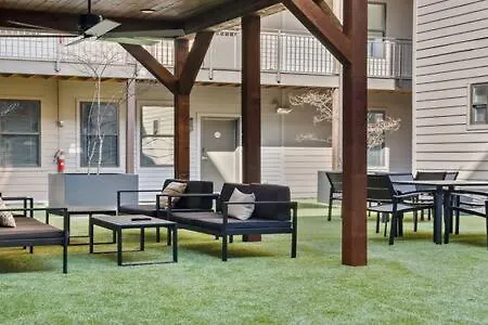 Two Cozysuites Bold Music Row In Nashville