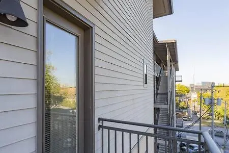 Two Cozysuites Bold Music Row In