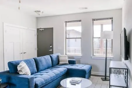 Two Cozysuites Bold Music Row In