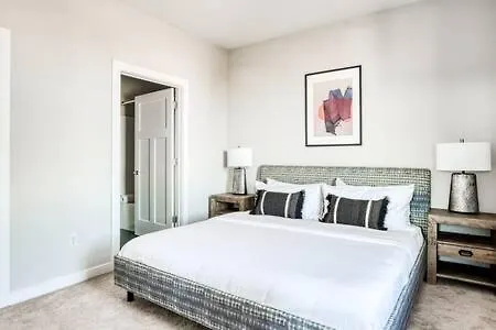 Two Cozysuites Bold Music Row In Apartment *