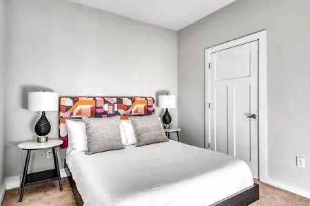 Apartment Two Cozysuites Bold Music Row In *