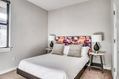 Two Cozysuites Bold Music Row In *