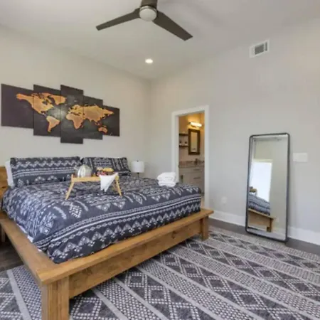 Luxury Four-story With Rooftop Views, 10min To Downtown! Sleeps 12! Nashville