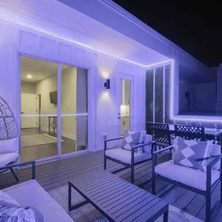 Holiday home Luxury Four-story Home, Rooftop Deck With Views, Pingpong! Sleeps 12! Nashville
