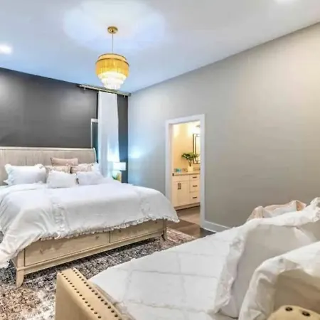 Holiday home Luxury Four-story Home, Rooftop Deck With Views, Pingpong! Sleeps 12!