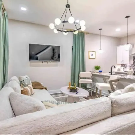 Holiday home Luxury Four-story Home, Rooftop Deck With Views, Pingpong! Sleeps 12! *