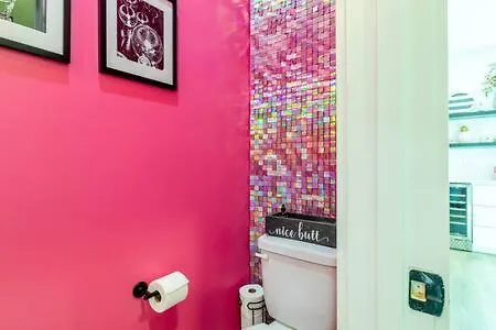 Holiday home Disco Dollhouse - East + 2 8 Mi Downtown Nashville