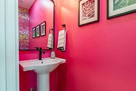 Holiday home Disco Dollhouse - East + 2 8 Mi Downtown