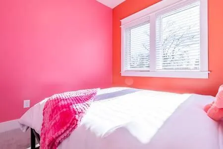 Disco Dollhouse - East + 2 8 Mi Downtown Holiday home *
