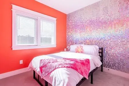 Disco Dollhouse - East + 2 8 Mi Downtown Holiday home *