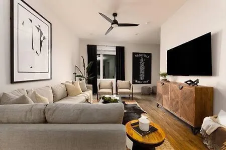 The Willow - Rooftop Lounge With Skyline Views *