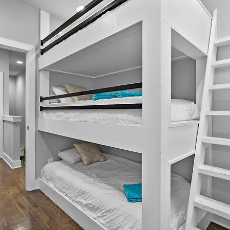 Heights Townhome With Free Parking & 3 Baths * Nashville