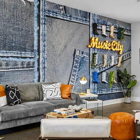 5 Mins To Dt ~gameroom ~ Balcony~sleeps 10~karaoke Holiday home *