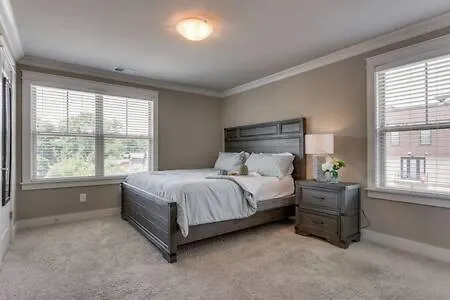 Twin Belmont Homes W 8 King 4 Living Sleep Up To 24 Guests Walk To Belmont & Vanderbilt Near Music Row The Gulch & 12 South 2 Miles To Broadway Smart Tvs Parking 24 Hr Hospitality Holiday home