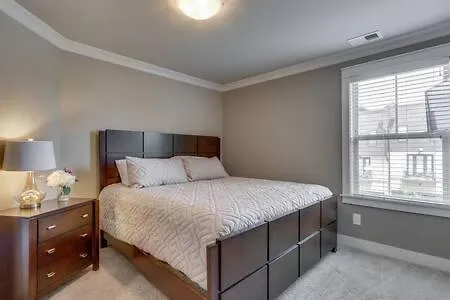 Holiday home Twin Belmont Homes W 8 King 4 Living Sleep Up To 24 Guests Walk To Belmont & Vanderbilt Near Music Row The Gulch & 12 South 2 Miles To Broadway Smart Tvs Parking 24 Hr Hospitality *