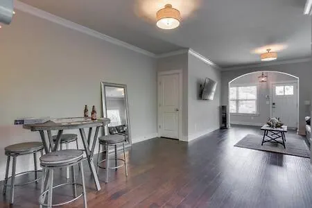 Holiday home Twin Belmont Homes W 8 King 4 Living Sleep Up To 24 Guests Walk To Belmont & Vanderbilt Near Music Row The Gulch & 12 South 2 Miles To Broadway Smart Tvs Parking 24 Hr Hospitality *