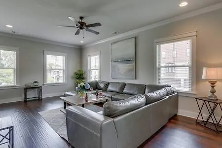Twin Belmont Homes W 8 King 4 Living Sleep Up To 24 Guests Walk To Belmont & Vanderbilt Near Music Row The Gulch & 12 South 2 Miles To Broadway Smart Tvs Parking 24 Hr Hospitality Holiday home *