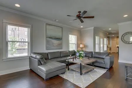 Twin Belmont Homes W 8 King 4 Living Sleep Up To 24 Guests Walk To Belmont & Vanderbilt Near Music Row The Gulch & 12 South 2 Miles To Broadway Smart Tvs Parking 24 Hr Hospitality Holiday home *