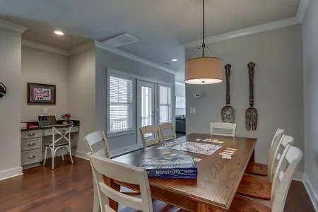Twin Belmont Homes W 8 King 4 Living Sleep Up To 24 Guests Walk To Belmont & Vanderbilt Near Music Row The Gulch & 12 South 2 Miles To Broadway Smart Tvs Parking 24 Hr Hospitality