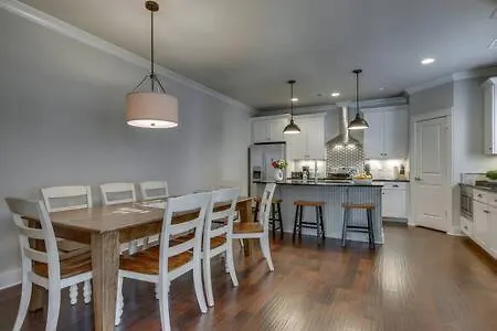 Twin Belmont Homes W 8 King 4 Living Sleep Up To 24 Guests Walk To Belmont & Vanderbilt Near Music Row The Gulch & 12 South 2 Miles To Broadway Smart Tvs Parking 24 Hr Hospitality *