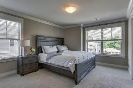 Twin Belmont Homes W 8 King 4 Living Sleep Up To 24 Guests Walk To Belmont & Vanderbilt Near Music Row The Gulch & 12 South 2 Miles To Broadway Smart Tvs Parking 24 Hr Hospitality Holiday home Nashville