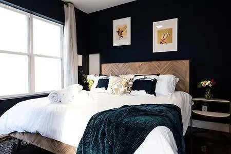 Holiday home Luxe Hillsboro Village Homes For 24 With 4 Patios, Rooftops And Garage Parking, Gourmet Kitchens And Smart Tvs, Walk To Vanderbilt, Pancake Pantry And Fido, 24hr Hospitality, 10 Min To Broadway And The Parthenon