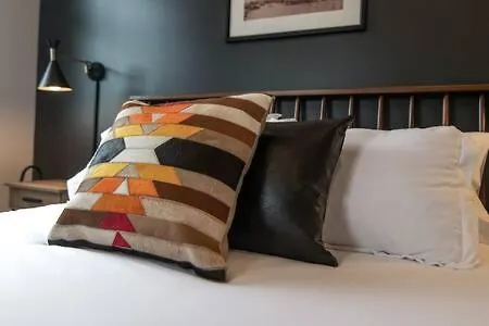East Homes For Family Gatherings Holiday home *