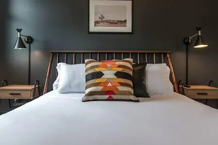 East Homes For Family Gatherings Holiday home *