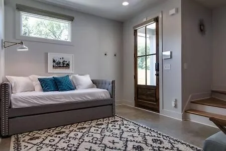 East Homes For Family Gatherings