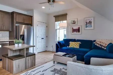 East Homes For Family Gatherings Holiday home *