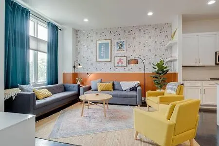 Holiday home 5 Mins To Belmont And Vandy, Rooftop Deck, Garage, 4 Bedroom With Rooftop And Grill, 10 Mins To Broadway, Perfect For Groups, 24 Hour Hospitality, Also Available For Long Term *