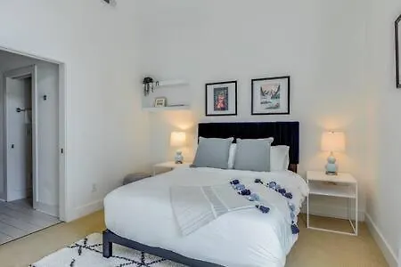 5 Mins To Belmont And Vandy, Rooftop Deck, Garage, 4 Bedroom With Rooftop And Grill, 10 Mins To Broadway, Perfect For Groups, 24 Hour Hospitality, Also Available For Long Term Nashville