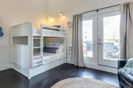 5 Mins To Belmont And Vandy, Rooftop Deck, Garage, 4 Bedroom With Rooftop And Grill, 10 Mins To Broadway, Perfect For Groups, 24 Hour Hospitality, Also Available For Long Term *