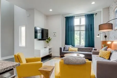 5 Mins To Belmont And Vandy, Rooftop Deck, Garage, 4 Bedroom With Rooftop And Grill, 10 Mins To Broadway, Perfect For Groups, 24 Hour Hospitality, Also Available For Long Term *