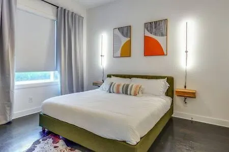 5 Mins To Belmont And Vandy, Rooftop Deck, Garage, 4 Bedroom With Rooftop And Grill, 10 Mins To Broadway, Perfect For Groups, 24 Hour Hospitality, Also Available For Long Term Holiday home