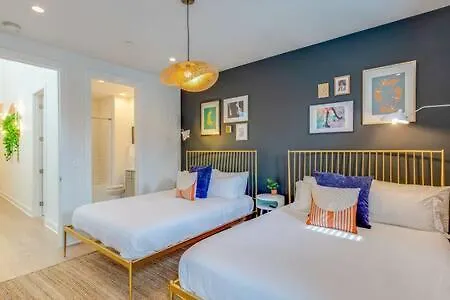 Belmont Music Row 4 Bed, Rooftop, 10 Minutes To Dt, 24 Hour Hospitality Team, Perfect For Groups, 7 Miles To Airport Holiday home *