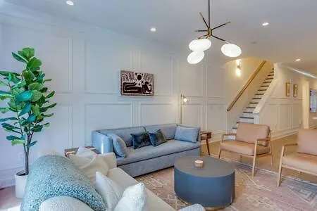 Belmont Music Row 4 Bed, Rooftop, 10 Minutes To Dt, 24 Hour Hospitality Team, Perfect For Groups, 7 Miles To Airport Holiday home Nashville