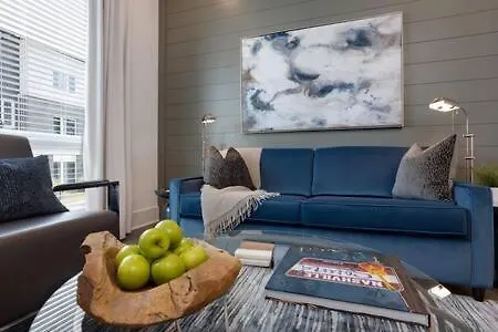 The Leland- Luxury Escape Near Local Favorites Holiday home *