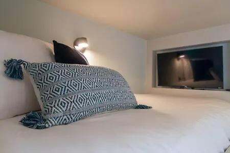7br Retreat, Rooftops, Garages, Walkable To Faves 5 Mins To Nissan Stadium, Less Than 10 Mins To Broadway, 24 Hr Hospitality, Great For Groups Nashville