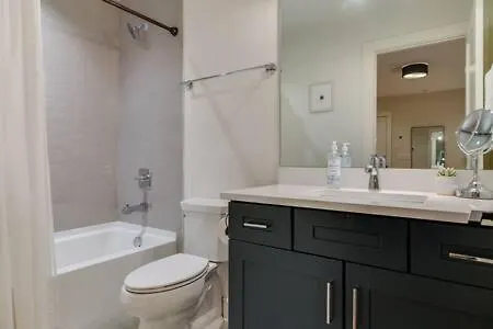 7br Retreat, Rooftops, Garages, Walkable To Faves 5 Mins To Nissan Stadium, Less Than 10 Mins To Broadway, 24 Hr Hospitality, Great For Groups * Nashville