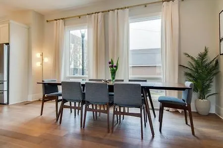 7br Retreat, Rooftops, Garages, Walkable To Faves 5 Mins To Nissan Stadium, Less Than 10 Mins To Broadway, 24 Hr Hospitality, Great For Groups Holiday home Nashville