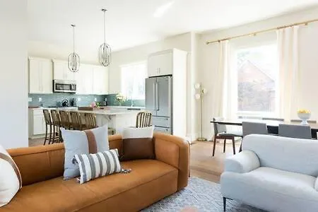 Holiday home Spacious 4br, Rooftop Patio, Garage, Walk To Faves, 5 Mins To Nissan Stadium, Less Than 10 Mins To Broadway, 24 Hr Hospitality, Great For Groups Nashville