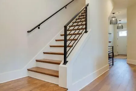 Spacious 4br, Rooftop Patio, Garage, Walk To Faves, 5 Mins To Nissan Stadium, Less Than 10 Mins To Broadway, 24 Hr Hospitality, Great For Groups Holiday home *