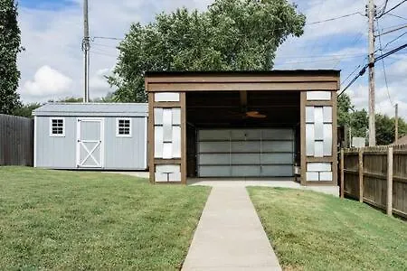 1-story Family With Fenced Yard, Grill, Parking, Sleeps 10, 5 Mins To Five Points & Nissan Stadium, Smart Tvs, Pet-friendly Yard, Patio For Bbqs, Ideal Getaway For Families, 24 Hr Hospitality Nashville