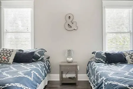 1-story Family With Fenced Yard, Grill, Parking, Sleeps 10, 5 Mins To Five Points & Nissan Stadium, Smart Tvs, Pet-friendly Yard, Patio For Bbqs, Ideal Getaway For Families, 24 Hr Hospitality Holiday home *