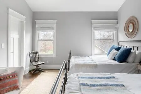Spacious Dog Friendly 3 Bedroom Townhome, Grill, Patio 3 Blocks To Grocer, 5 Mins To 5 Points, 15 Mins To Broadway, 24 Hour Hospitality Team, Perfect For Families