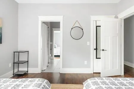 Spacious Dog Friendly 3 Bedroom Townhome, Grill, Patio 3 Blocks To Grocer, 5 Mins To 5 Points, 15 Mins To Broadway, 24 Hour Hospitality Team, Perfect For Families *